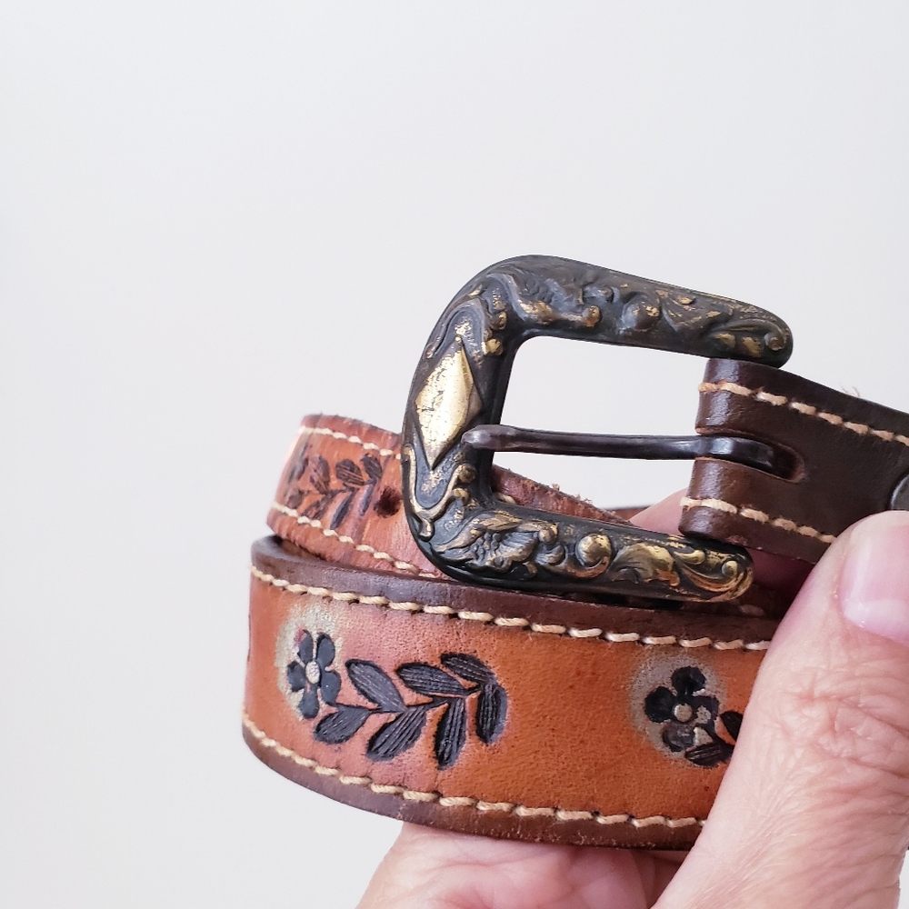 Vintage Tan Floral Embossed Leather Belt - Picture 5 of 9